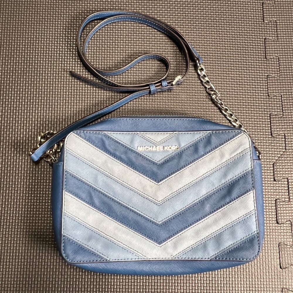 Michael Kors Blue Chevron Crossbody Bag With Chain Strap & Spacious Interior - Picture 1 of 4
